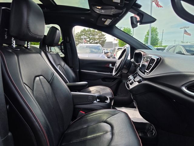 Used 2020 Chrysler Pacifica Limited FWD image 8