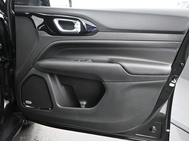 New 2026 Jeep Compass Latitude w/ Sun and Sound Group image 20