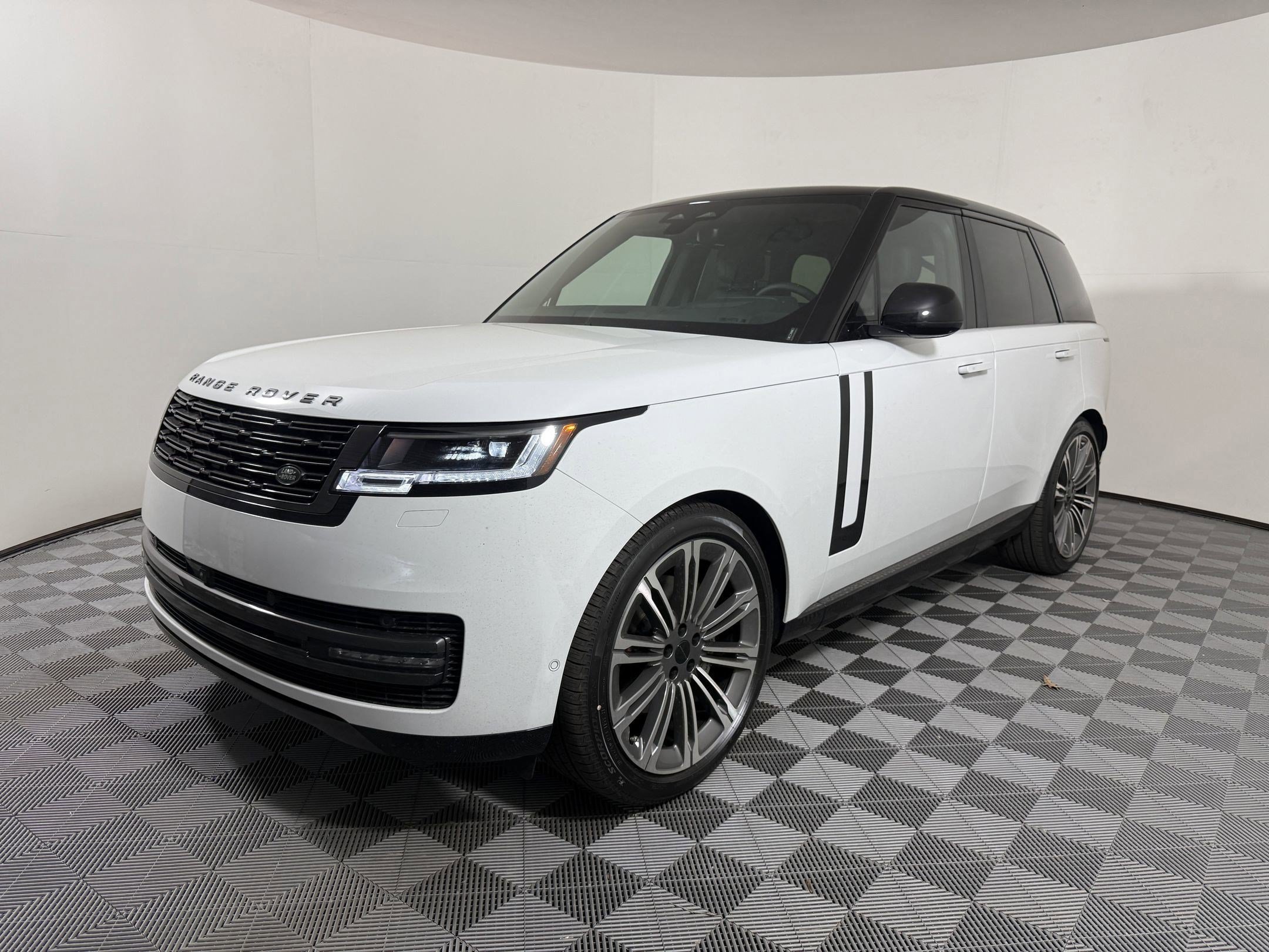New 2026 Land Rover Range Rover SE AWD/4WD image 1