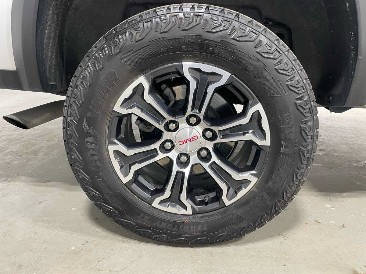 Used 2023 GMC Canyon AT4 w/ AT4 Premium Package AWD/4WD image 6