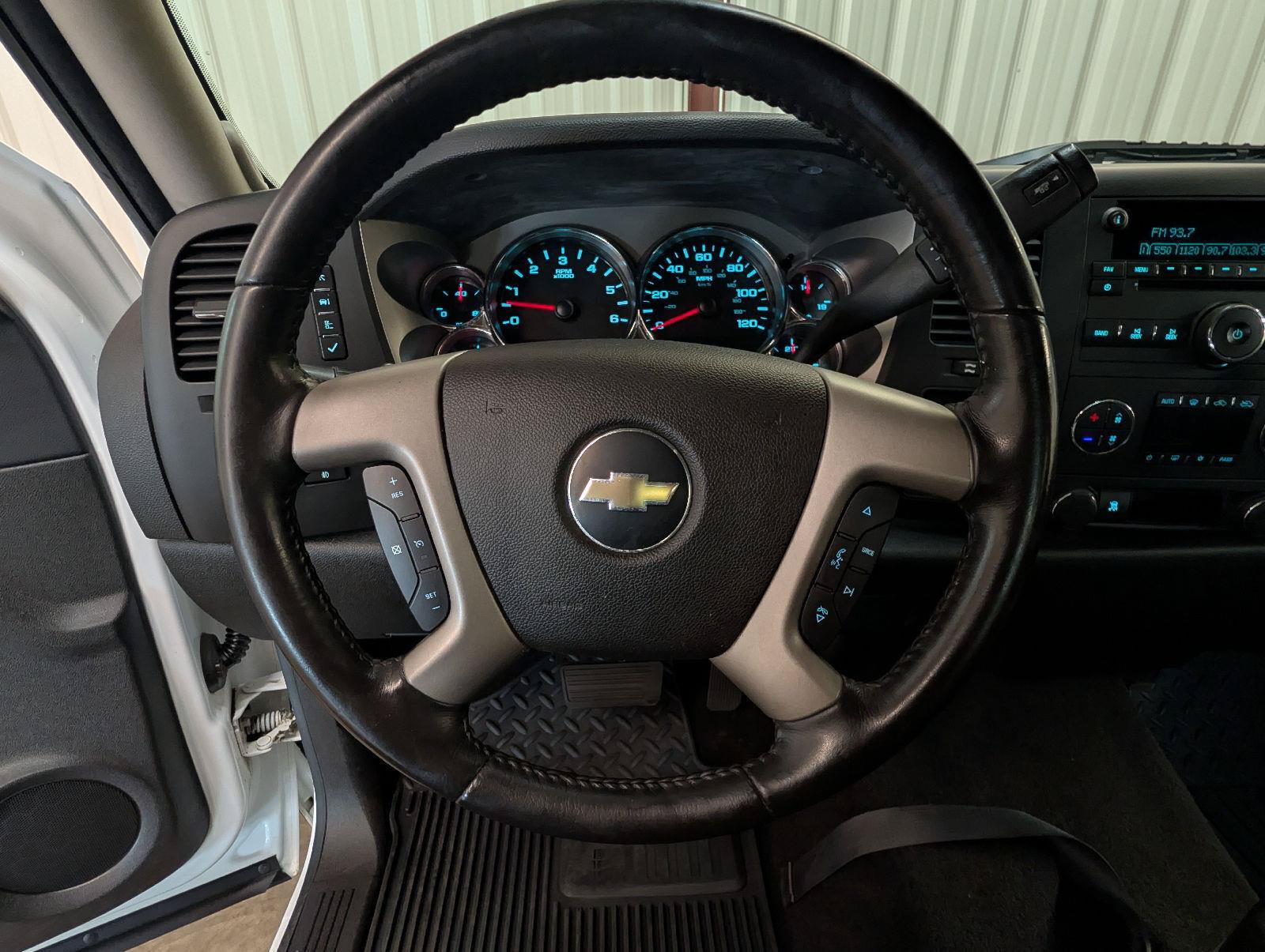 Used 2009 Chevrolet Silverado 1500 2WD Crew Cab w/ Exterior Plus Package image 21