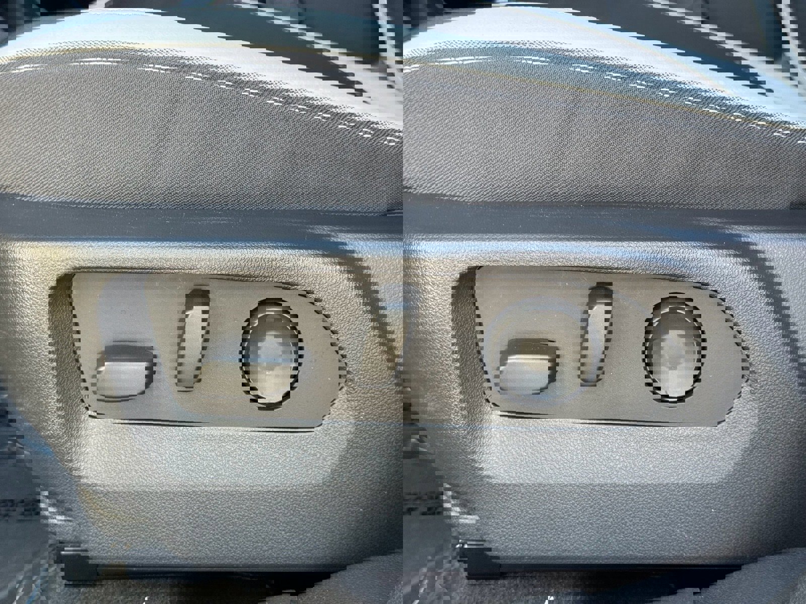 Used 2025 Buick Envision Sport Touring image 19