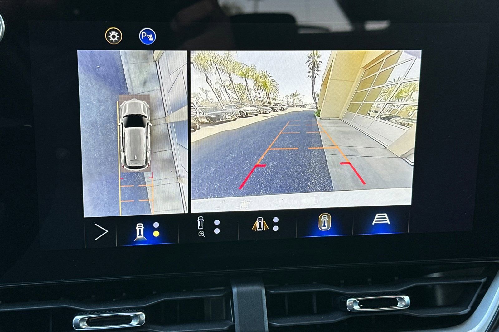 Certified 2025 Chevrolet Equinox LT w/ Safety and Technology Package image 19