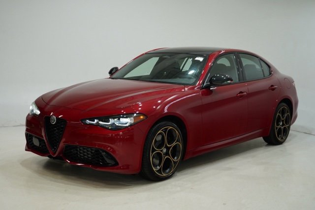 New 2025 Alfa Romeo Giulia Intensa AWD w/ Driving Assist Package image 3