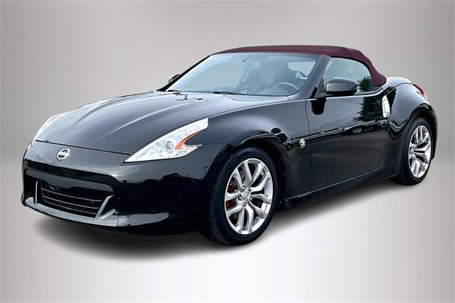 Used 2010 Nissan 370Z Touring image 2