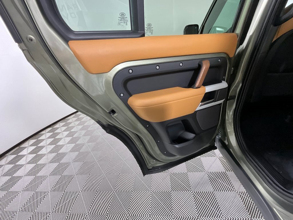 Used 2023 Land Rover Defender 110 SE image 27