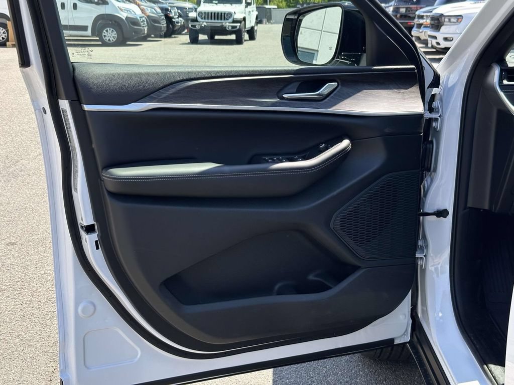 New 2026 Jeep Grand Cherokee Altitude AWD/4WD image 26