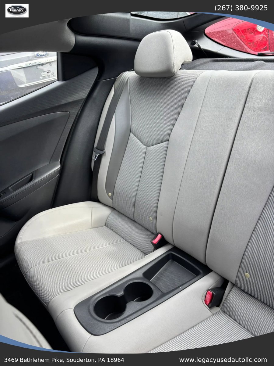 Used 2012 Hyundai Veloster w/ Style Pkg FWD image 22