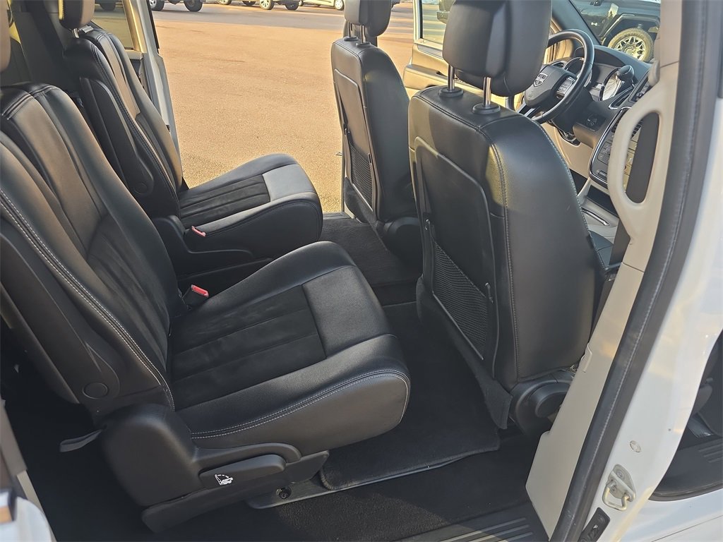 Used 2019 Dodge Grand Caravan SXT image 11