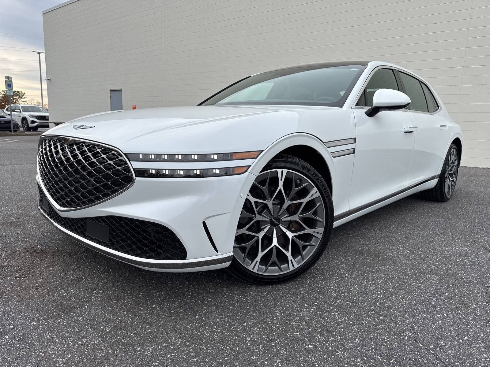 Used 2025 Genesis G90 3.5T image 3