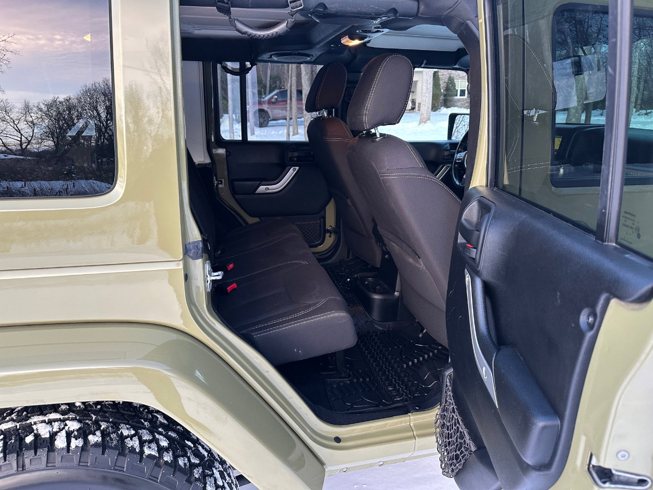 Used 2013 Jeep Wrangler Unlimited Sahara w/ Connectivity Group image 14