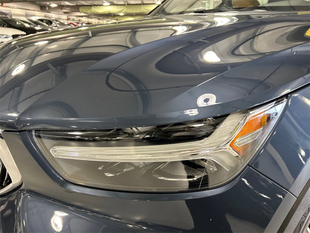 Used 2021 Volvo XC40 T5 Inscription w/ Climate Package image 7