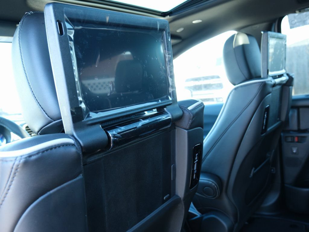 New 2026 Chrysler Pacifica Limited w/ Uconnect Theater Family Group FWD image 31