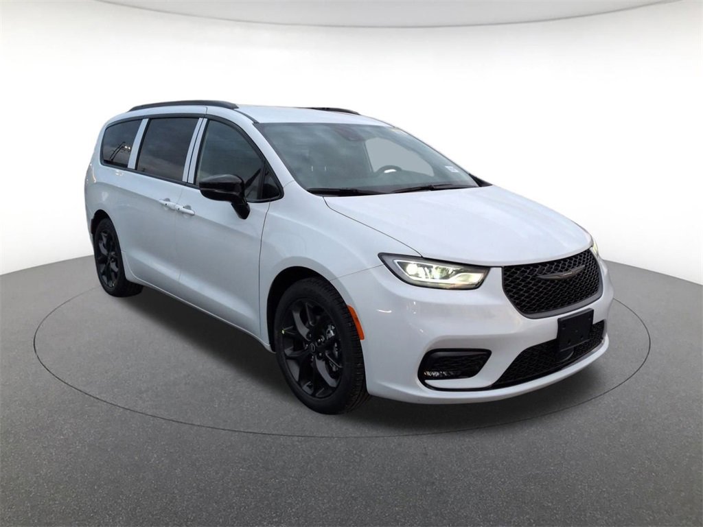 New 2026 Chrysler Pacifica Select w/ S Appearance Package