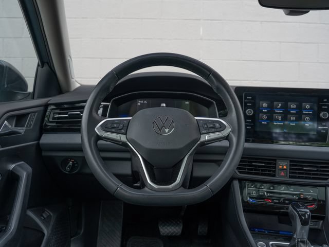 Used 2025 Volkswagen Jetta SE w/ Sunroof Package FWD image 22