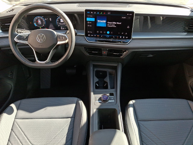 Used 2025 Volkswagen Tiguan SE w/ Panoramic Sunroof Package AWD/4WD image 15
