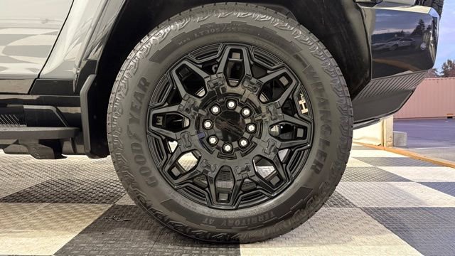 Used 2025 GMC Hummer EV 2X image 12