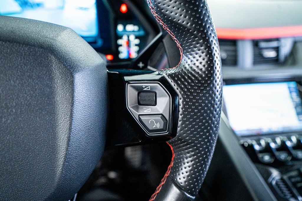 Used 2017 Lamborghini Aventador S image 47