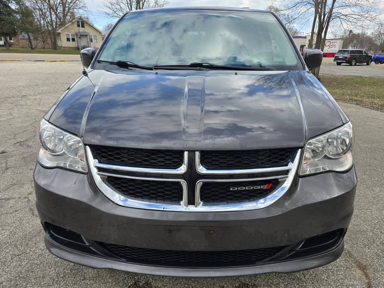 Used 2015 Dodge Grand Caravan SXT w/ UConnect Hands-Free Group FWD image 2