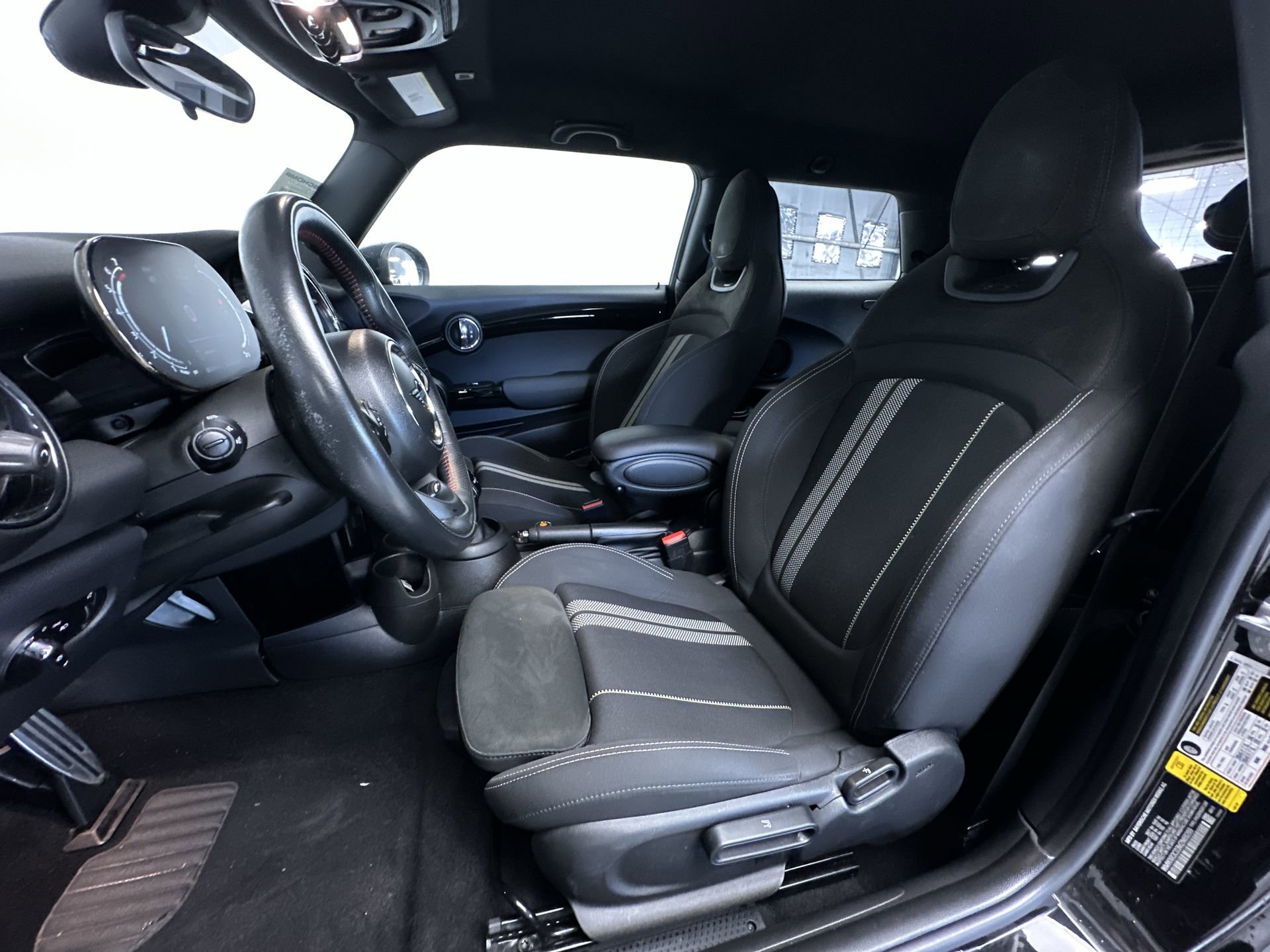 Used 2021 MINI Cooper 2-Door Hardtop FWD image 11