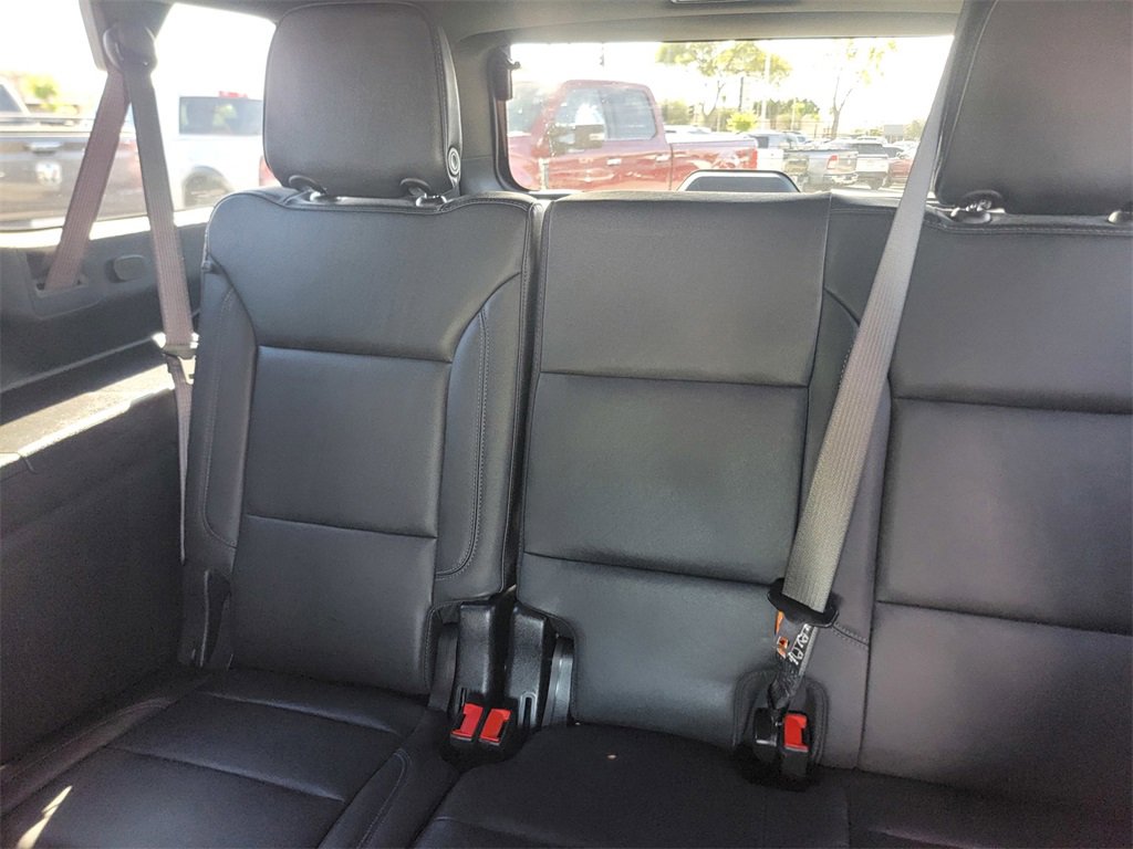 Used 2025 Chevrolet Suburban LT w/ Comfort Package image 17