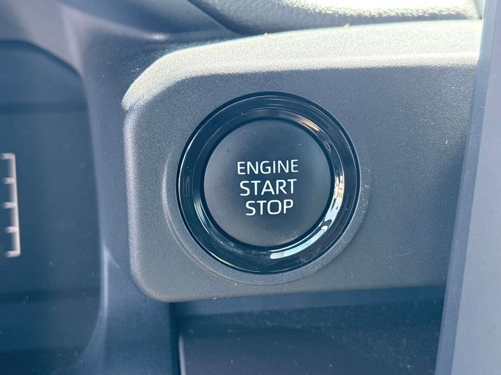 Used 2025 Toyota Tacoma SR5 AWD/4WD image 15