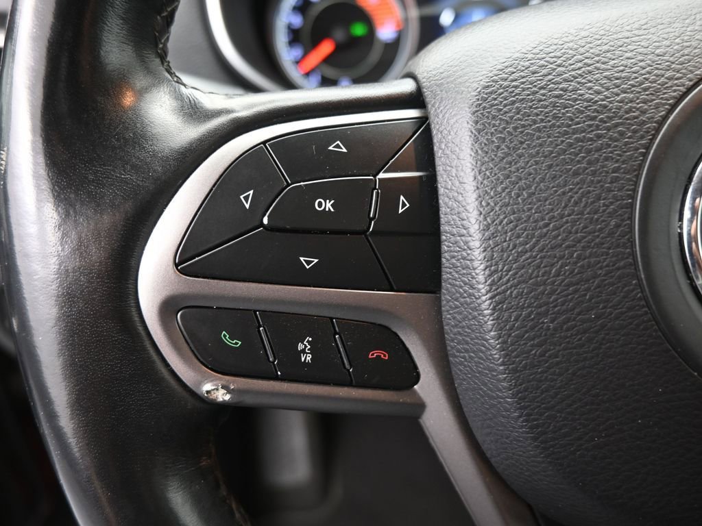 Used 2019 Jeep Cherokee Limited w/ Luxury Group AWD/4WD image 2