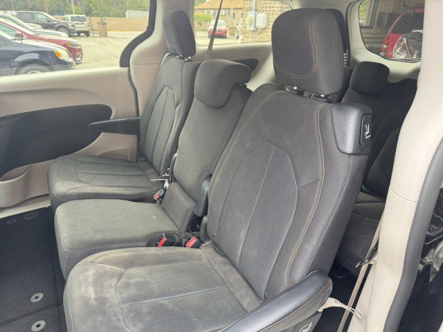 Used 2017 Chrysler Pacifica Touring image 11