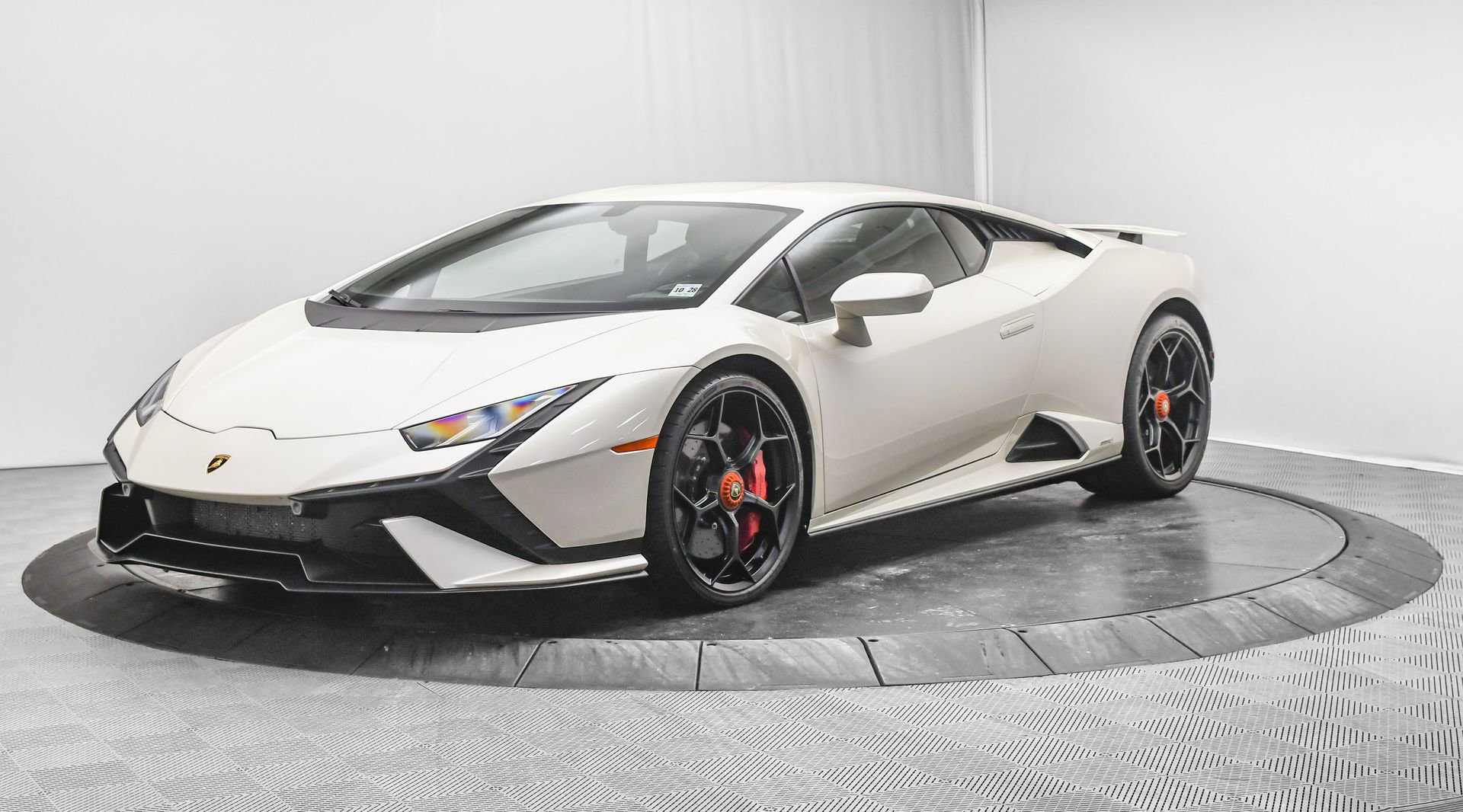 Used 2023 Lamborghini Huracan Tecnica image 3