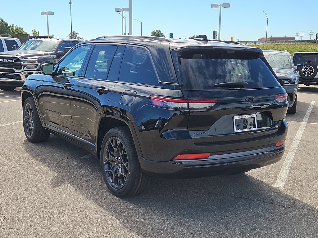 New 2027 Jeep Grand Cherokee Summit AWD/4WD image 3