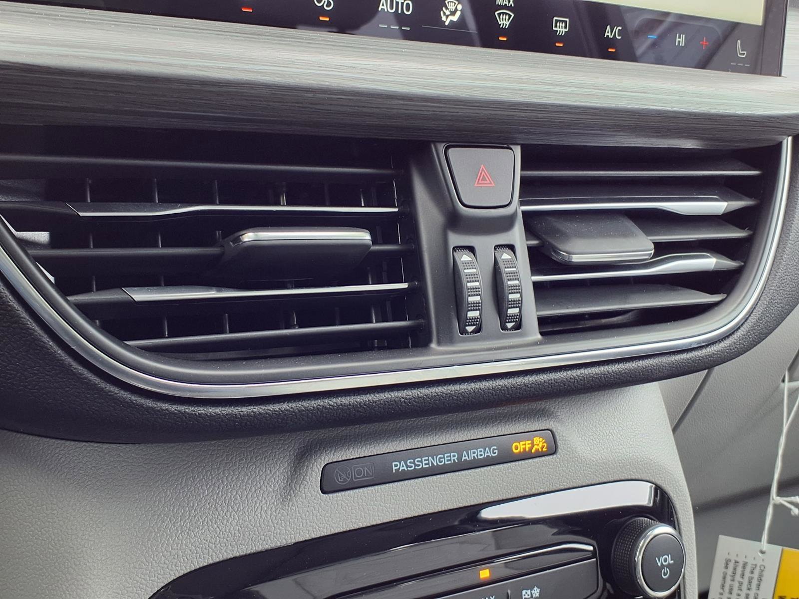 Used 2024 Ford Escape SE w/ PHEV Premium Package image 14