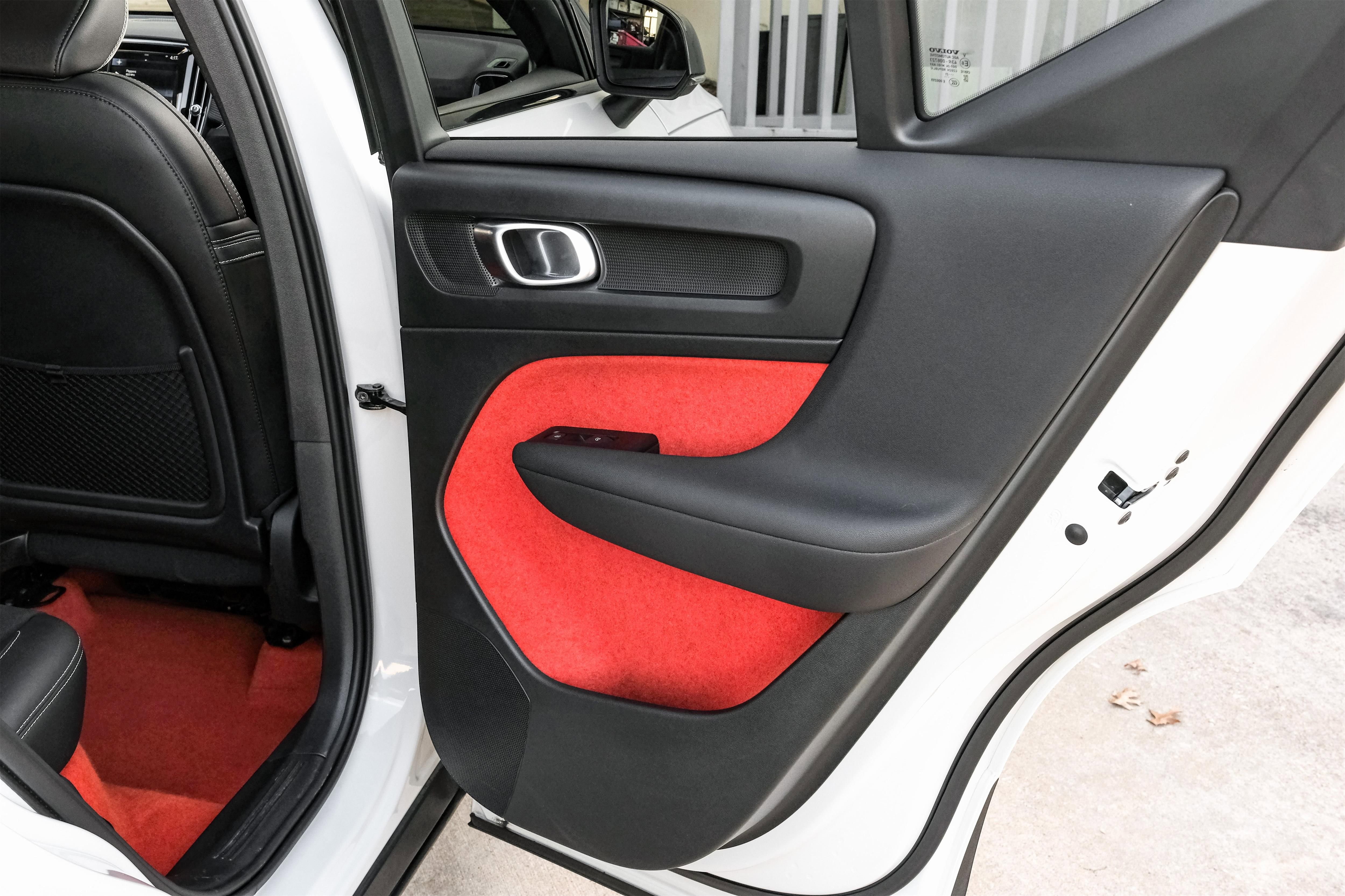 Used 2021 Volvo XC40 T4 R-Design image 51