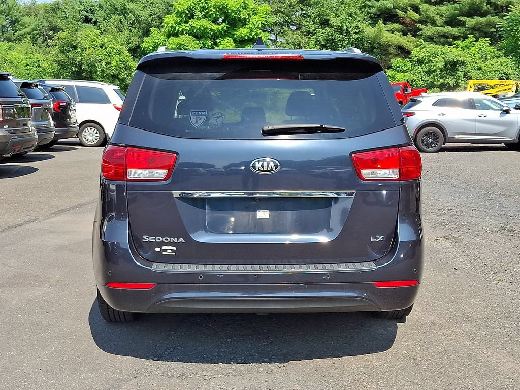 Used 2017 Kia Sedona LX w/ LX Essentials Premium Package FWD image 5