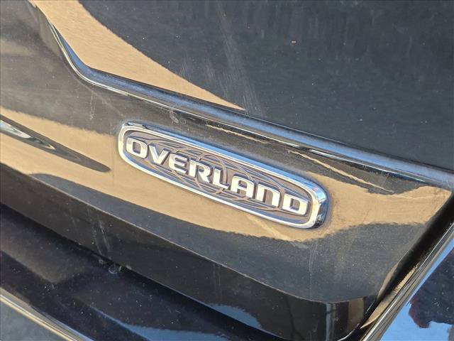 Used 2022 Jeep Grand Cherokee Overland w/ Luxury Tech Group IV AWD/4WD image 12