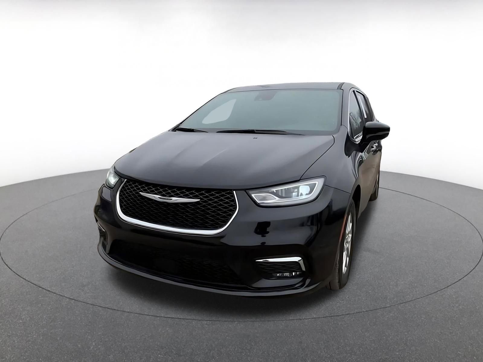 Used 2025 Chrysler Pacifica Select image 7