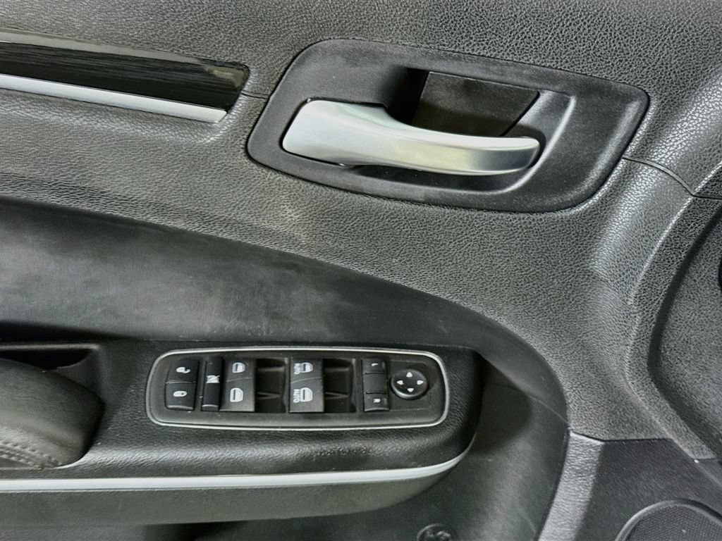 Used 2023 Chrysler 300 Touring w/ Sport Appearance Package RWD image 22