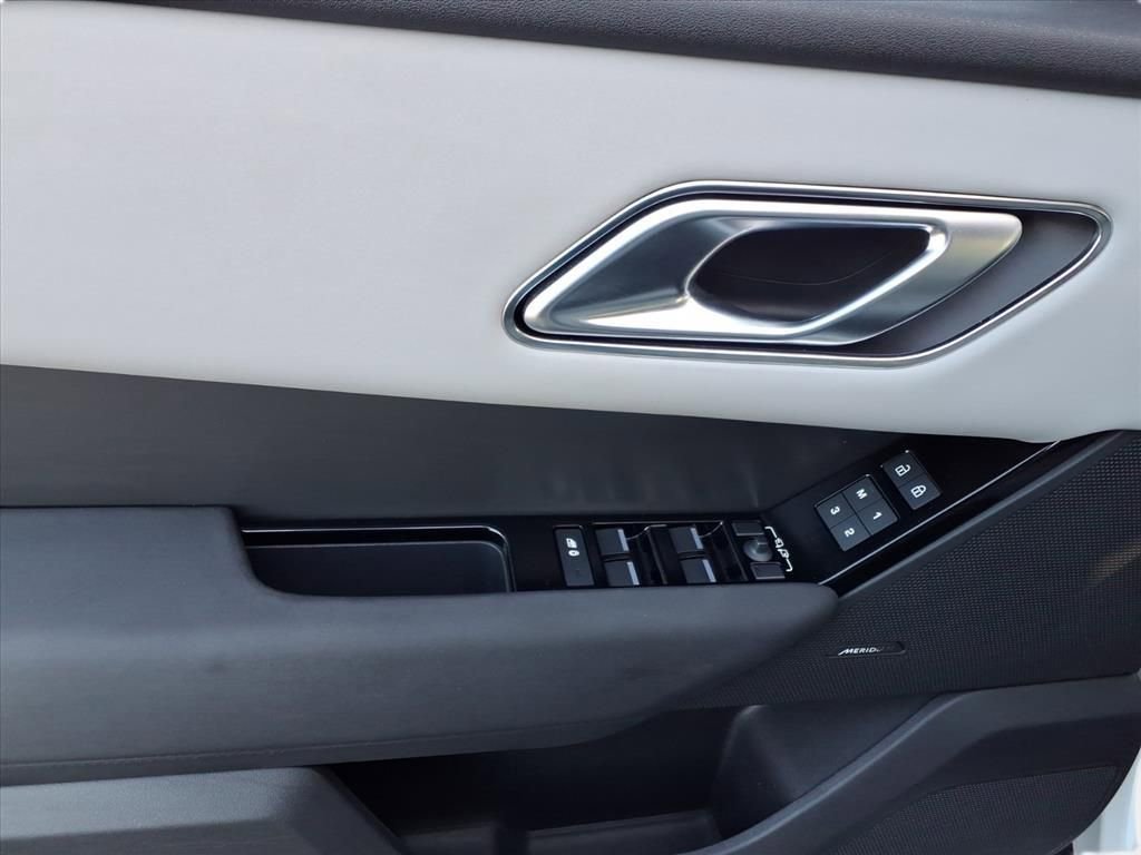Used 2025 Land Rover Range Rover Velar Dynamic SE image 13