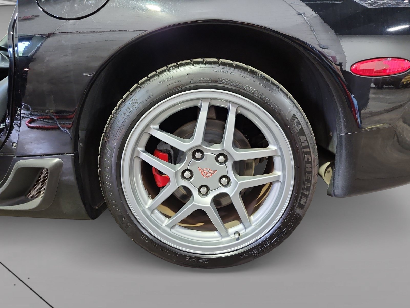 Used 2004 Chevrolet Corvette Z06 w/ Memory Package RWD image 14