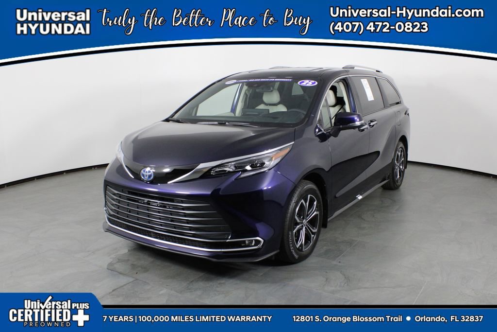 Used 2025 Toyota Sienna Platinum image 1