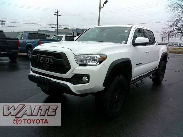 Used 2022 Toyota Tacoma SR5 AWD/4WD image 6