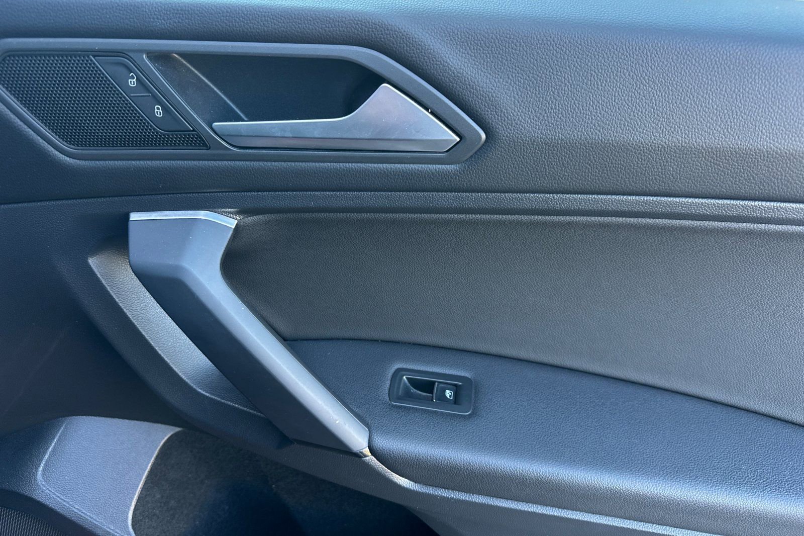 Used 2019 Volkswagen Tiguan SEL R-Line image 22