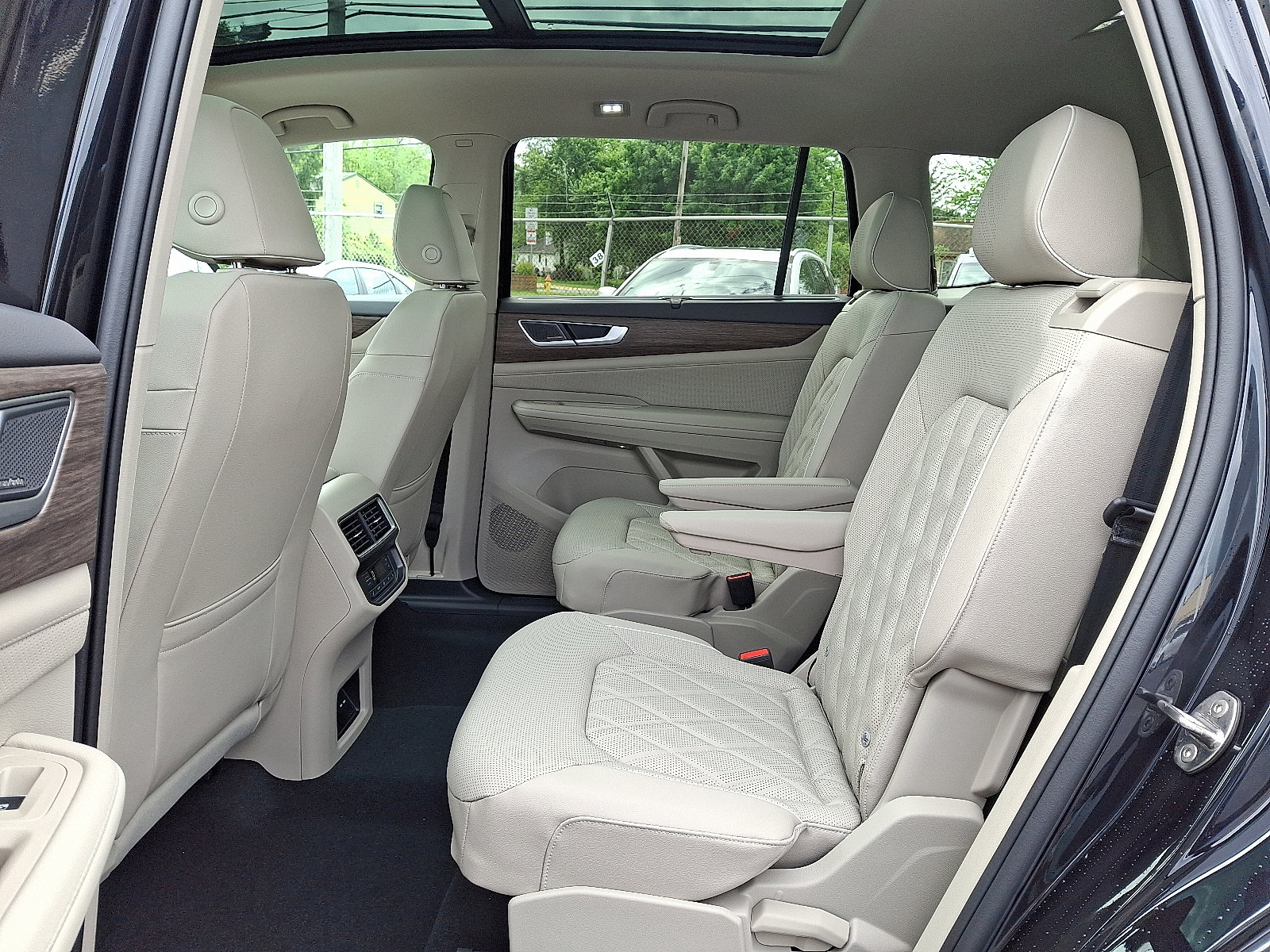 New 2025 Volkswagen Atlas SEL Premium R-Line image 6