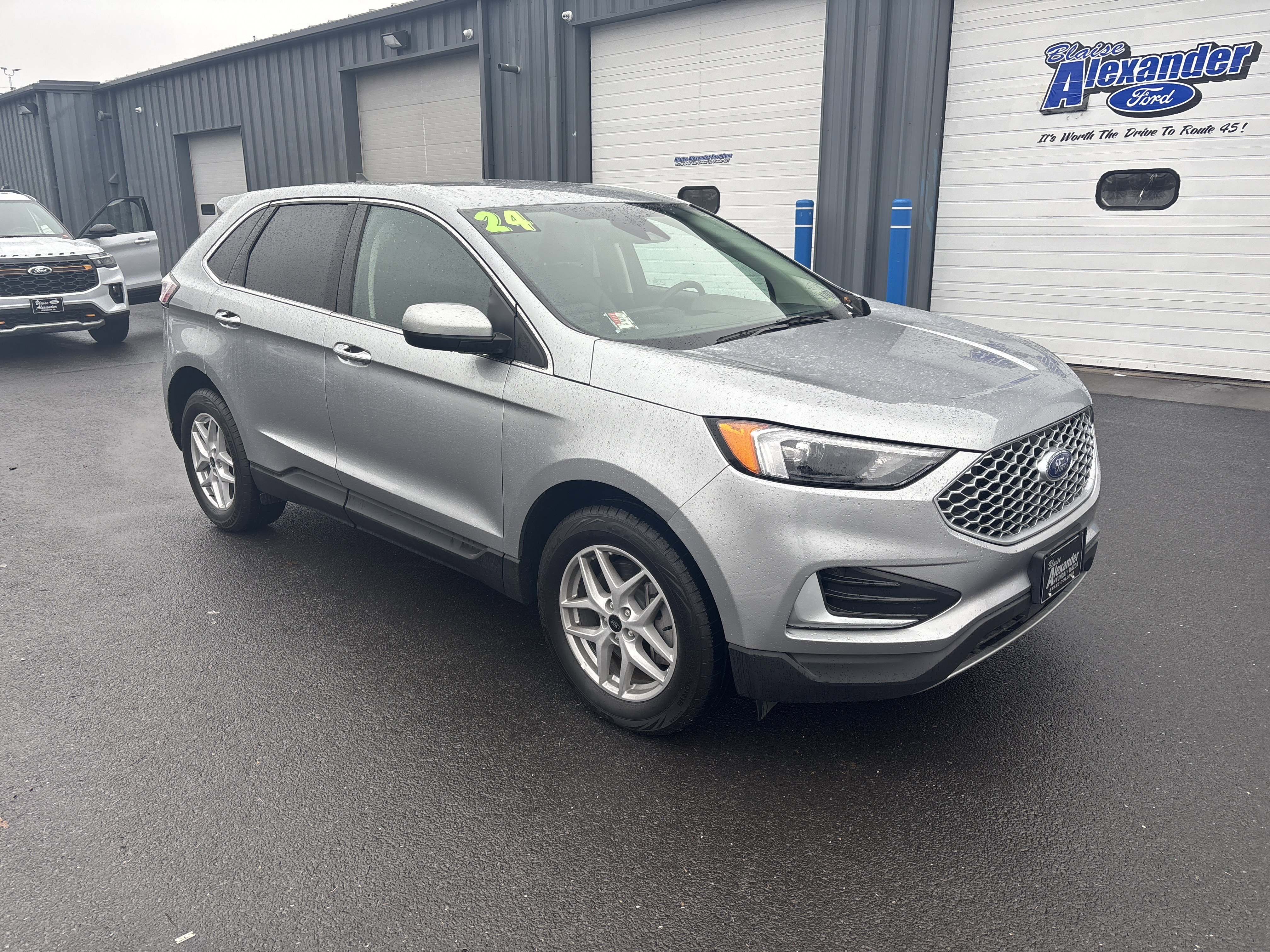 Used 2024 Ford Edge SEL image 1
