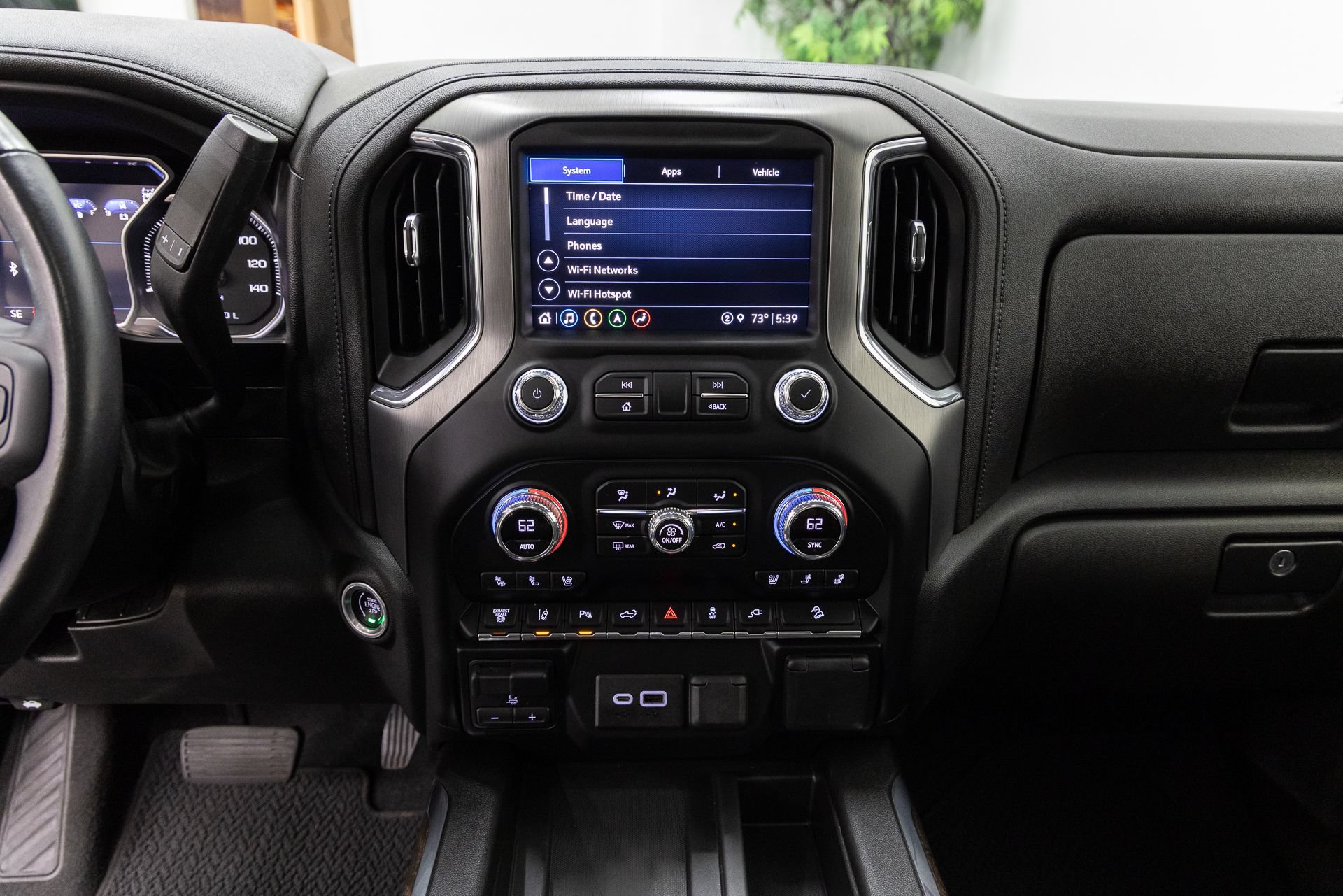 Used 2021 GMC Sierra 2500 Denali w/ Denali Ultimate Package AWD/4WD image 18
