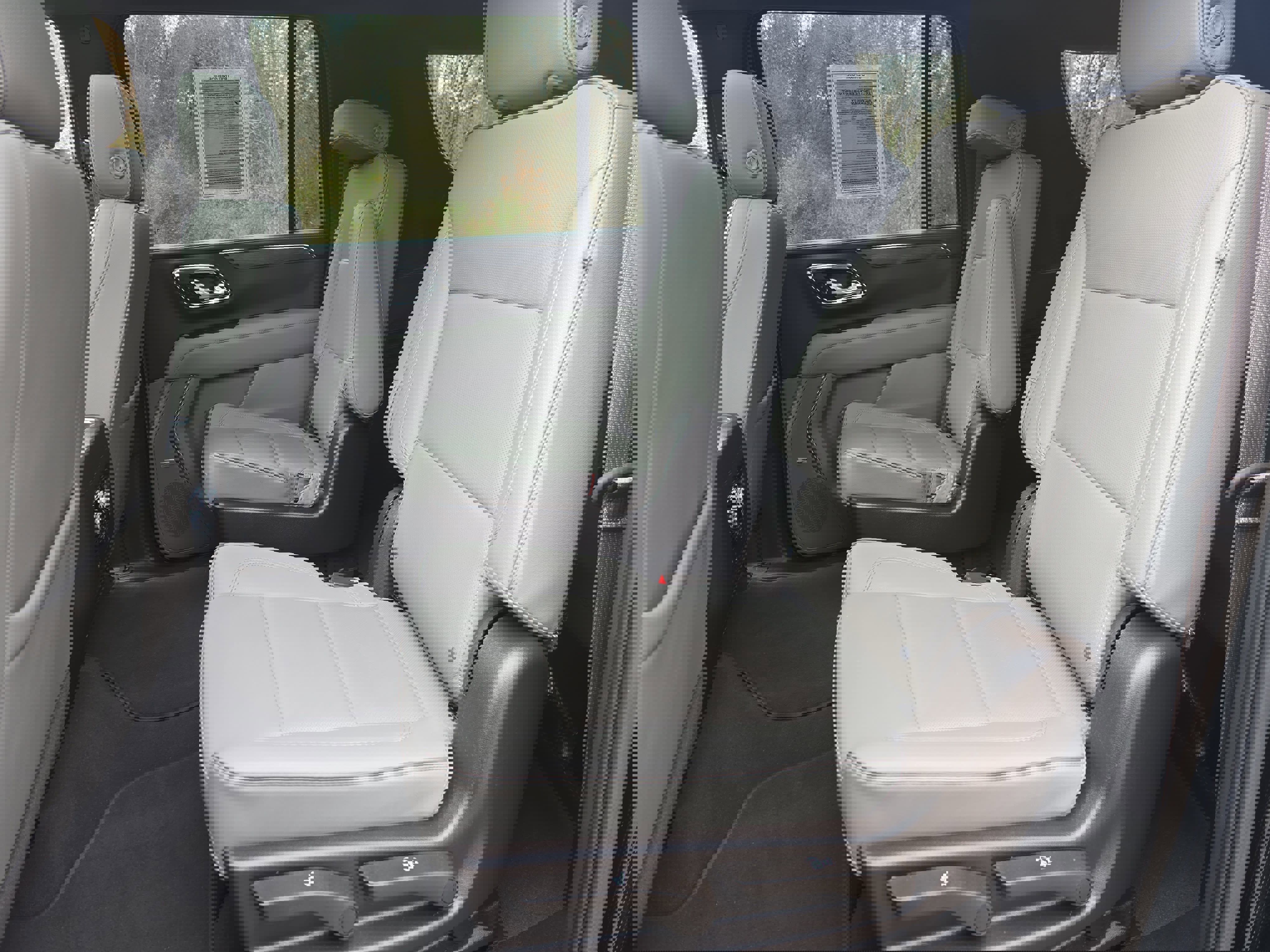 Used 2023 GMC Yukon XL SLT image 16