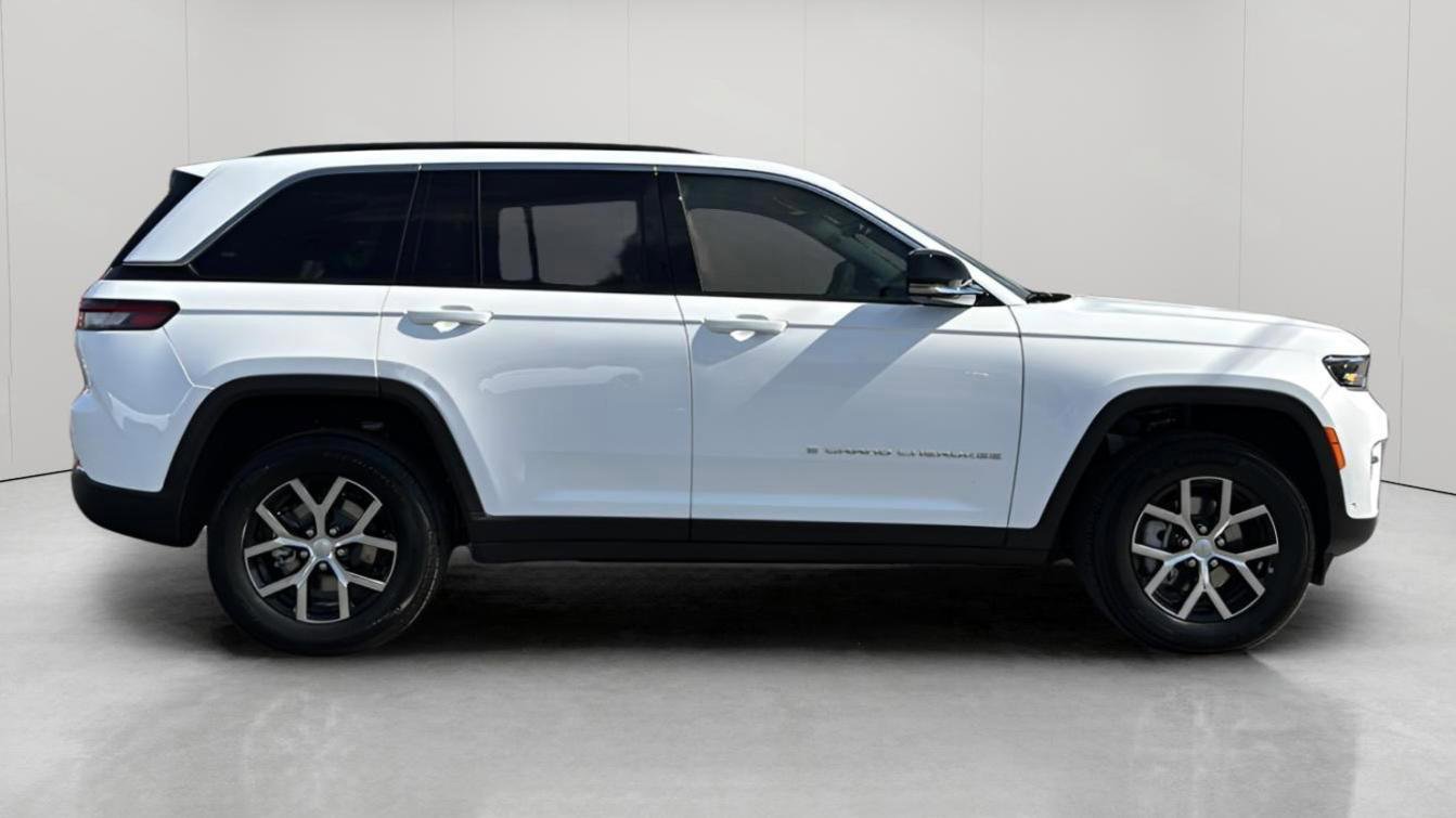 New 2025 Jeep Grand Cherokee Limited w/ Luxury Tech Group II image 3