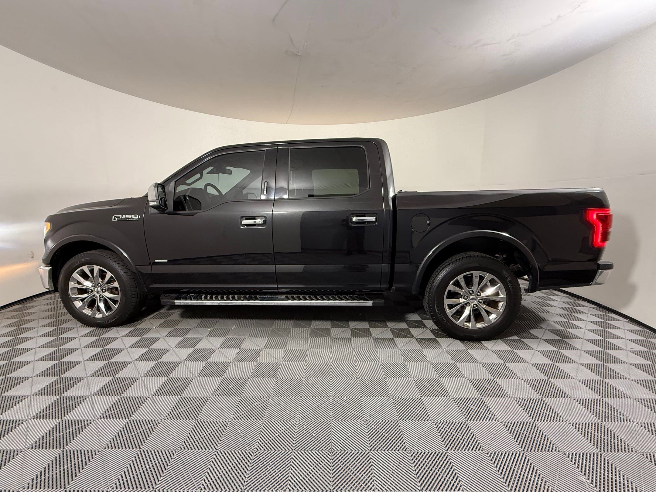 Used 2015 Ford F150 Lariat w/ Equipment Group 502A Luxury image 2