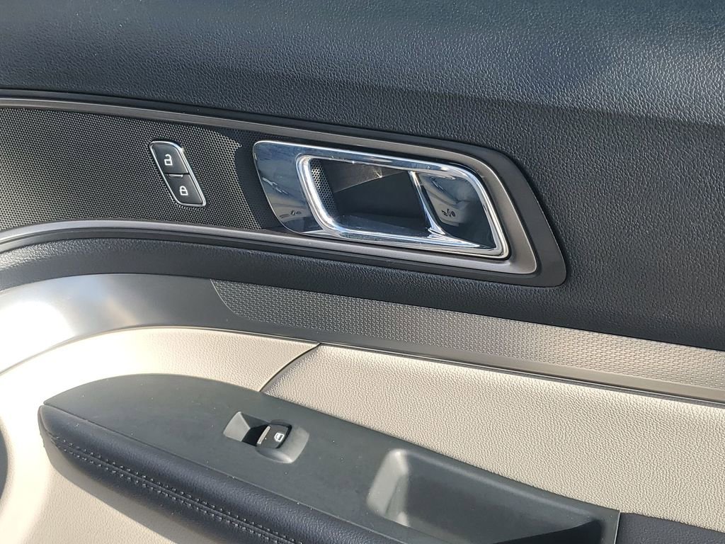 Used 2018 Ford Explorer XLT w/ Equipment Group 202A image 49