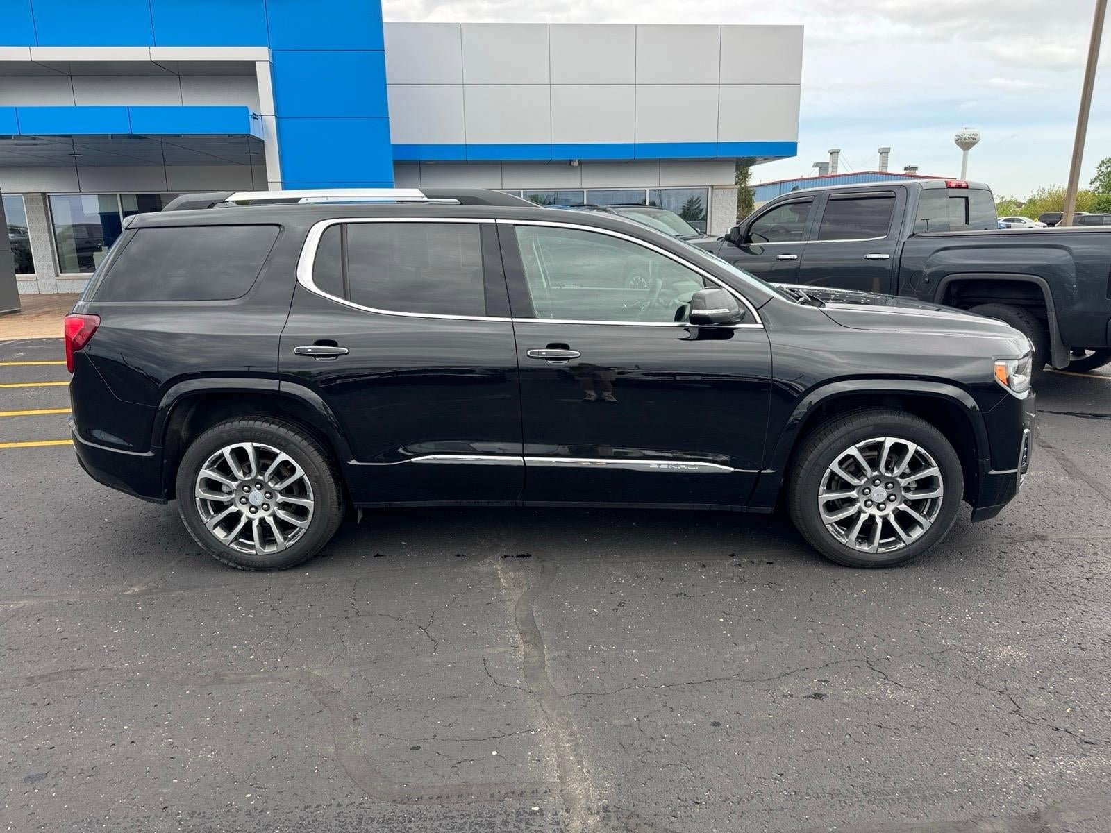 Used 2023 GMC Acadia Denali w/ Denali Ultimate Package AWD/4WD image 2