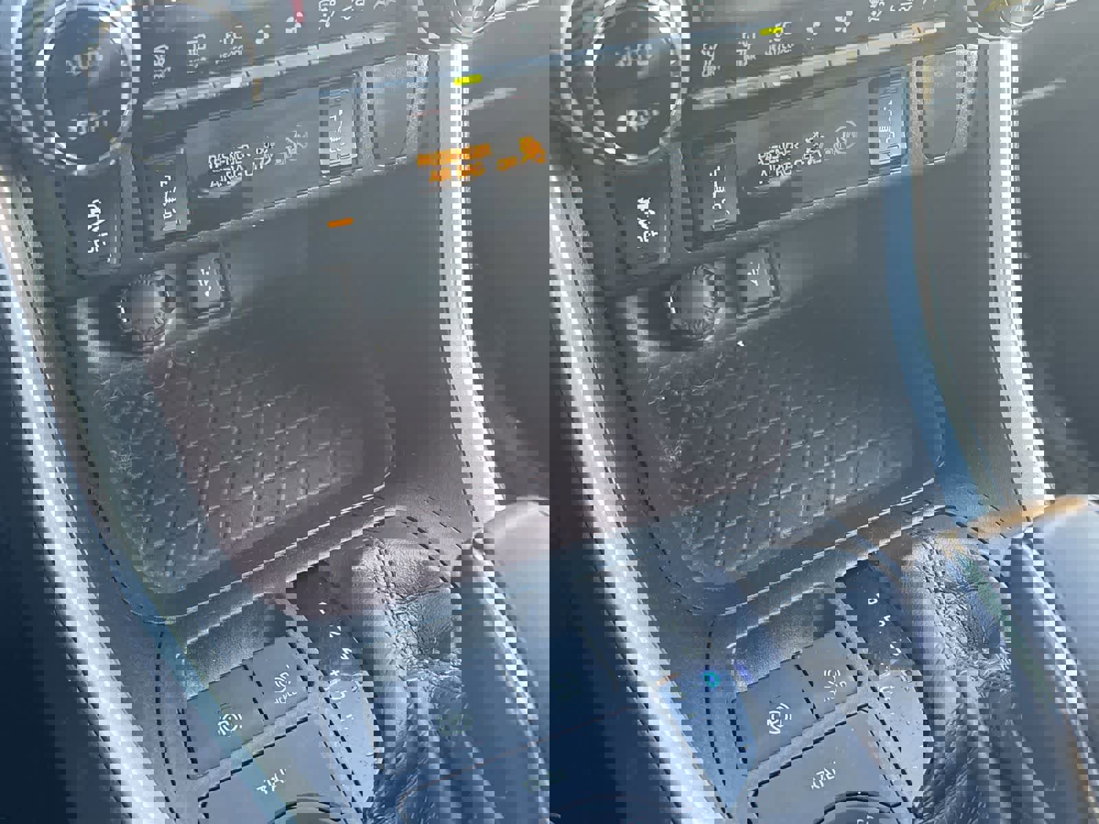 Used 2020 Toyota RAV4 Limited image 24